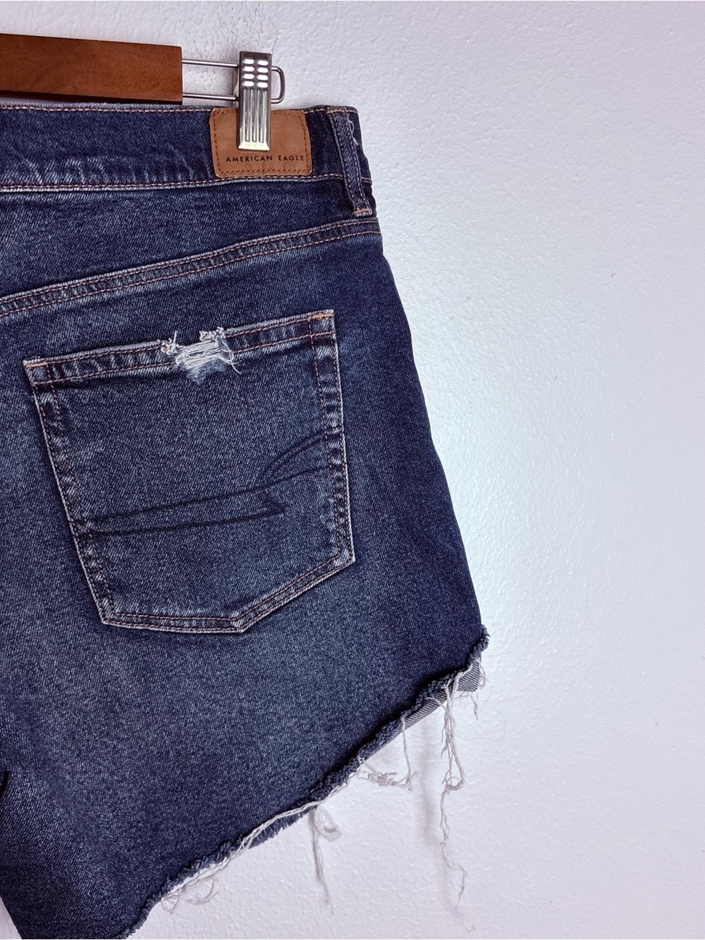 American Eagle Strigid Super High-Waisted Relaxed Denim Shorts Size 10 - Picture 7 of 9